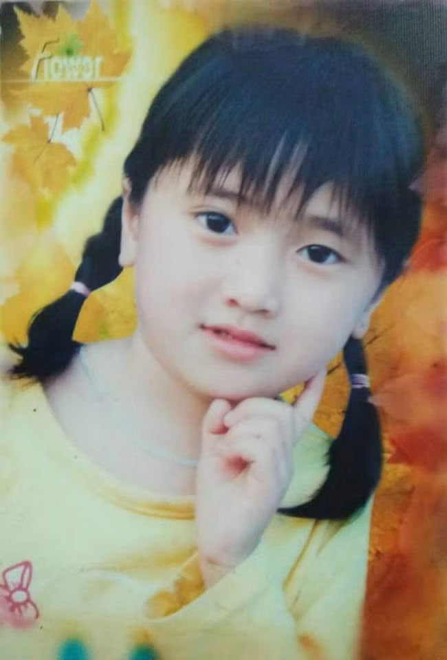 Cô nàng nhăn nhó vì loạt ảnh thơ ấu không đỡ nổi bởi thợ chụp ảnh “không có tâm“ ảnh 3 Cô nàng nhăn nhó vì loạt ảnh thơ ấu không đỡ nổi bởi thợ chụp ảnh “không có tâm“ ảnh 3