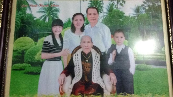 Cô nàng nhăn nhó vì loạt ảnh thơ ấu không đỡ nổi bởi thợ chụp ảnh “không có tâm“ ảnh 2 Cô nàng nhăn nhó vì loạt ảnh thơ ấu không đỡ nổi bởi thợ chụp ảnh “không có tâm“ ảnh 2