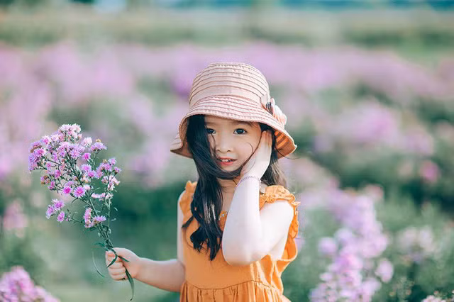 Hình ảnh “không thể không yêu” của bé gái 5 tuổi trước ống kính máy ảnh ảnh 6