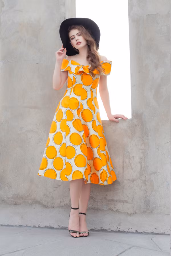 Bộ ảnh được thực hiện với sự hỗ trợ của nhiếp ảnh Huỳnh Trần, stylist Ti Ak, người mẫu Nastia, trang điểmNam Dy.