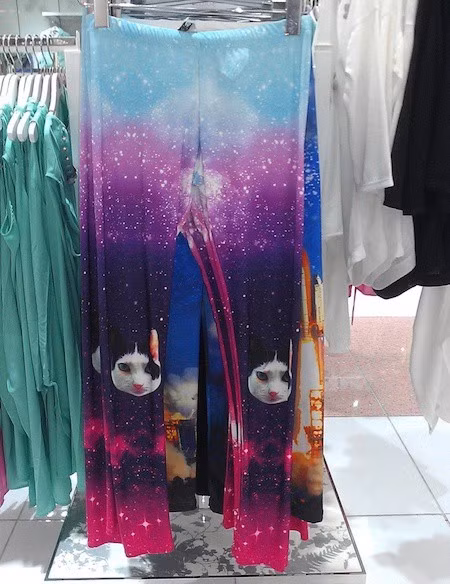  Những chú mèo huyền ảo bất thình lình hiện ra giữa vũ trụ thảm họa thời trang 