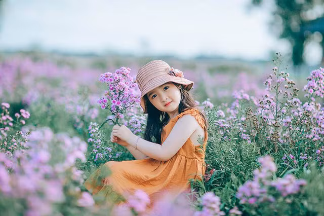 Hình ảnh “không thể không yêu” của bé gái 5 tuổi trước ống kính máy ảnh ảnh 7