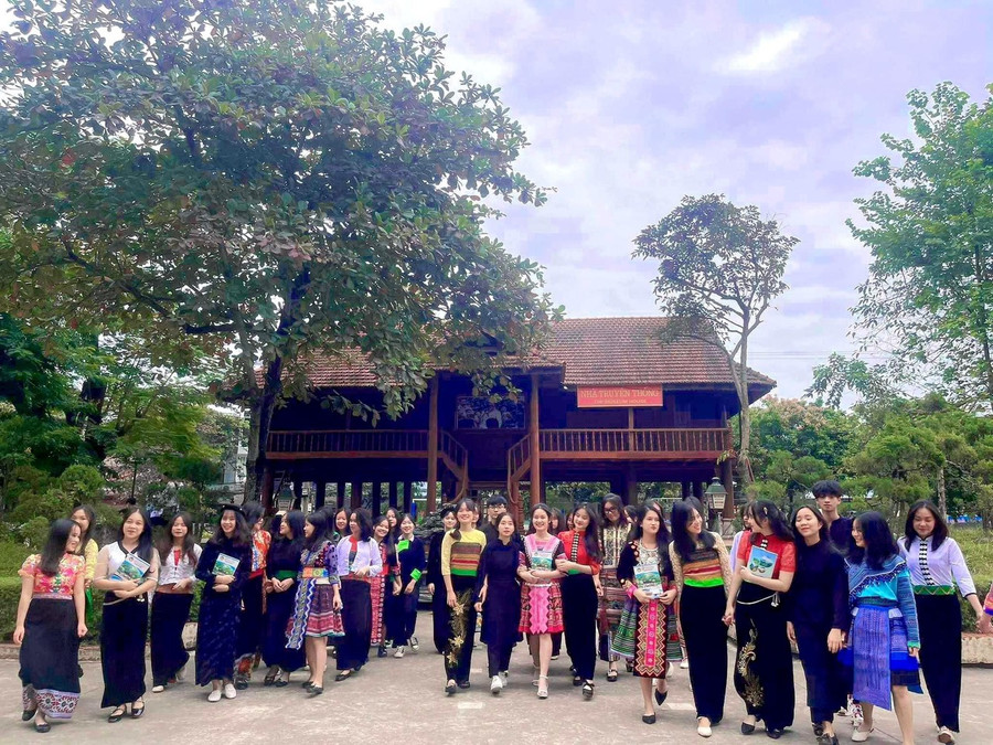 Một trong những buổi ngoại khóa của Trường Phổ thông Vùng cao Việt Bắc.