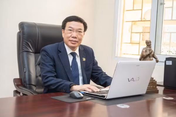 TS. Vũ Văn Tiến – Hiệu trưởng Trường THPT Chuyên ĐH Sư phạm.