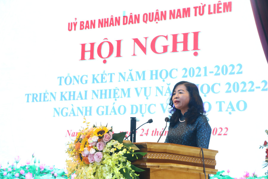 Bà Nguyễn Thị Hương - Trưởng Phòng GD&amp;ĐT Nam Từ Liêm phát biểu tại chương trình.