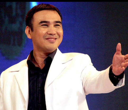 MC Quyền Linh. MC Quyền Linh.