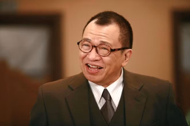 Dù là diễn viên chuyên trị vai phụ, Hứa Thiệu Hùng có cuộc sống dư giả nhờ gia thế quyền quý. Dù là diễn viên chuyên trị vai phụ, Hứa Thiệu Hùng có cuộc sống dư giả nhờ gia thế quyền quý.