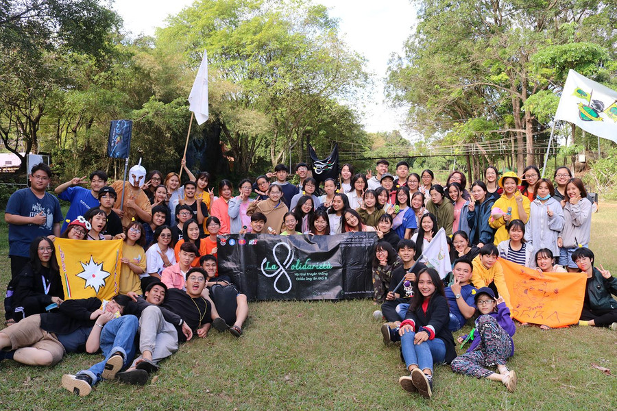 Sinh viên ngành Ngôn ngữ Italia Trường Đại học Khoa học xã hội và Nhân văn, ĐHQG-HCM trong một hoạt động dã ngoại Sinh viên ngành Ngôn ngữ Italia Trường Đại học Khoa học xã hội và Nhân văn, ĐHQG-HCM trong một hoạt động dã ngoại