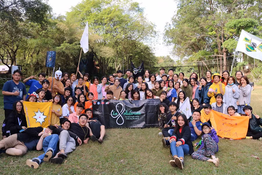 Sinh viên ngành Ngôn ngữ Italia Trường Đại học Khoa học xã hội và Nhân văn, ĐHQG-HCM trong một hoạt động dã ngoại Sinh viên ngành Ngôn ngữ Italia Trường Đại học Khoa học xã hội và Nhân văn, ĐHQG-HCM trong một hoạt động dã ngoại