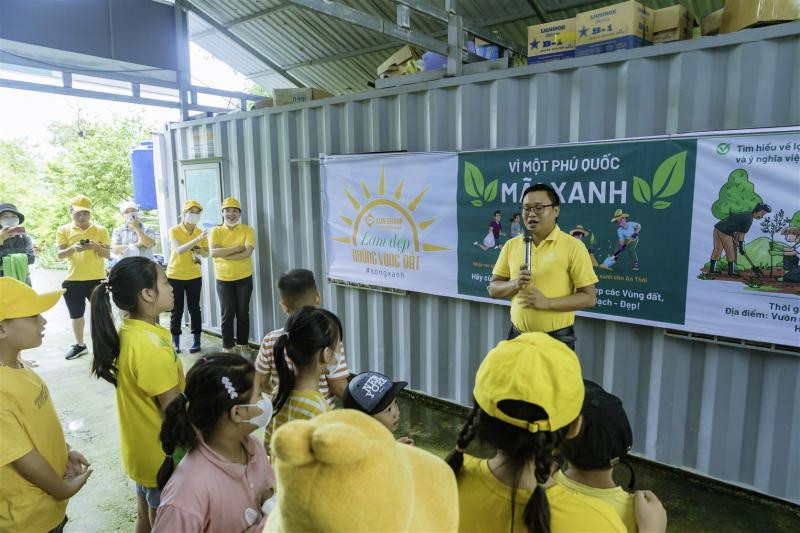 Cán bộ, nhân viên Sun Group chung tay làm sạch môi trường tại địa phương, lan tỏa tinh thần sống xanh. Cán bộ, nhân viên Sun Group chung tay làm sạch môi trường tại địa phương, lan tỏa tinh thần sống xanh.