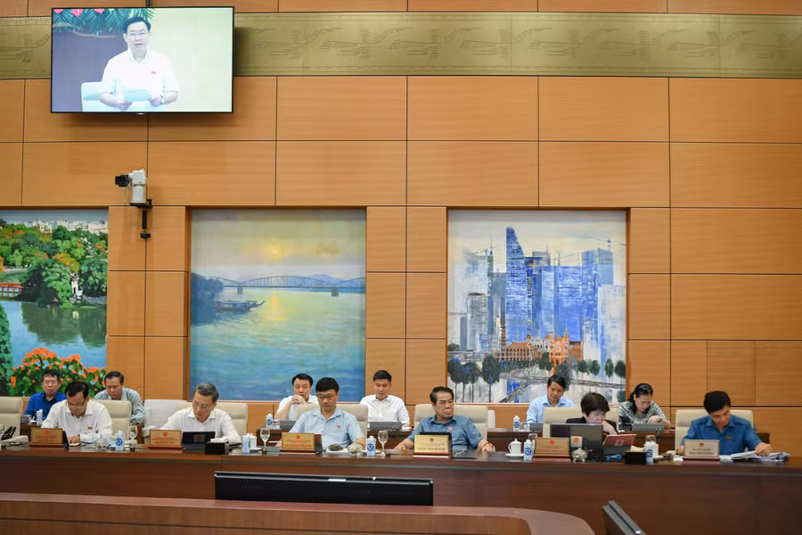 Các đại biểu tại phiên họp