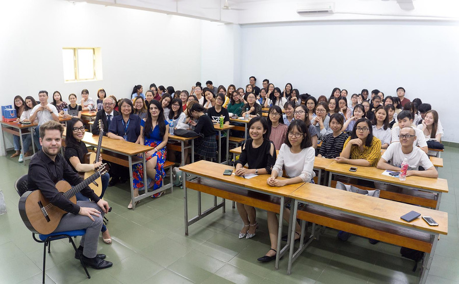 Một buổi sinh hoạt chuyên đề của sinh viên ngành Ngôn ngữ Italia Trường Đại học Khoa học xã hội và Nhân văn, ĐHQG-HCM Một buổi sinh hoạt chuyên đề của sinh viên ngành Ngôn ngữ Italia Trường Đại học Khoa học xã hội và Nhân văn, ĐHQG-HCM