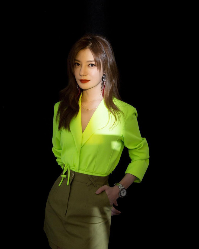 Gu thời trang hack tuổi, trẻ trung như nữ sinh trung học của Triệu Vy ảnh 9 Trieu Vy co gu thoi trang hack tuoi, tre trung nhu nu sinh trung hoc hinh anh 9