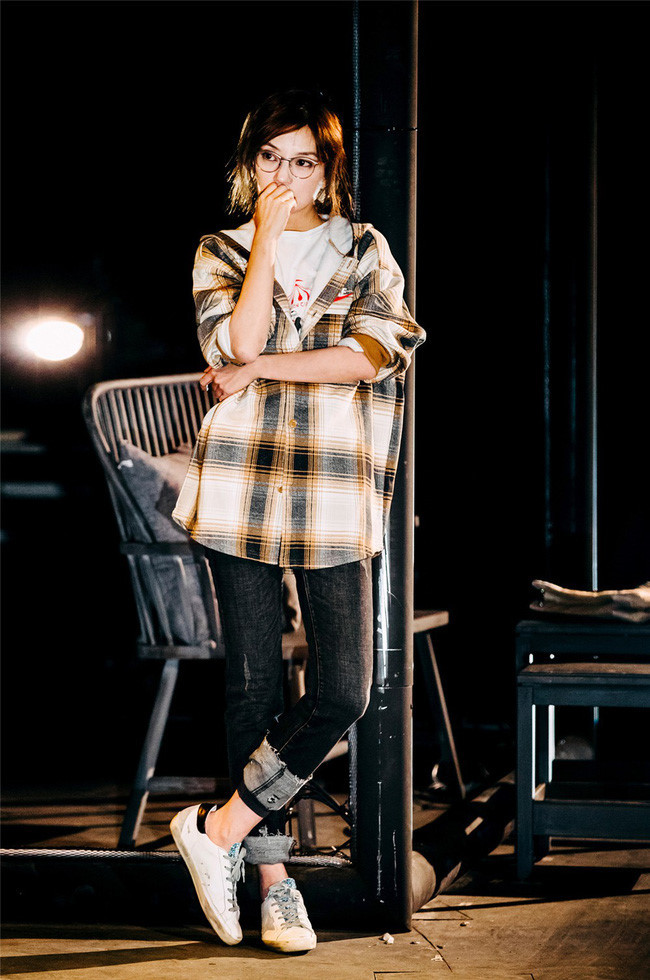 Gu thời trang hack tuổi, trẻ trung như nữ sinh trung học của Triệu Vy ảnh 3 Trieu Vy co gu thoi trang hack tuoi, tre trung nhu nu sinh trung hoc hinh anh 3