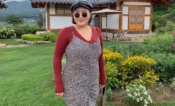 Những chiếc váy ôm sát sẽ làm lộ những đường nét "phì nhiêu" trên cơ thể.