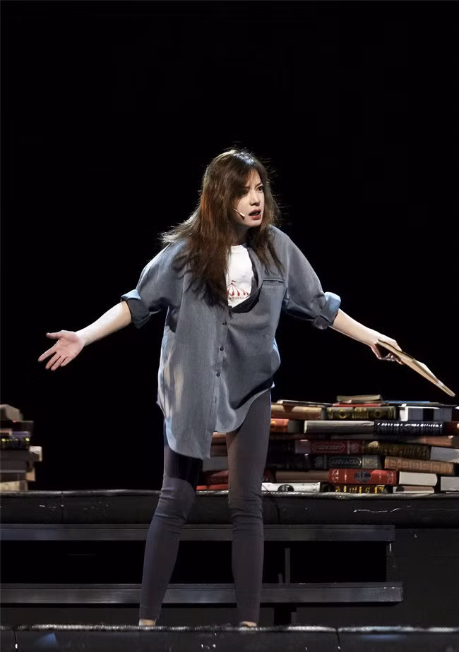 Trieu Vy co gu thoi trang hack tuoi, tre trung nhu nu sinh trung hoc hinh anh 4 