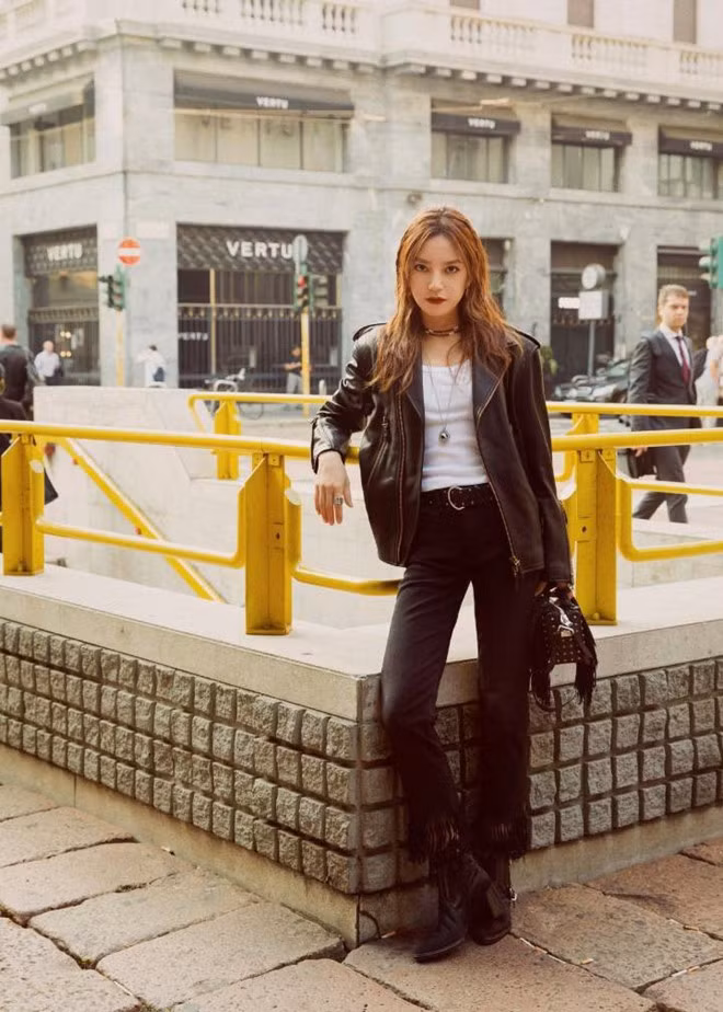 Trieu Vy co gu thoi trang hack tuoi, tre trung nhu nu sinh trung hoc hinh anh 8 