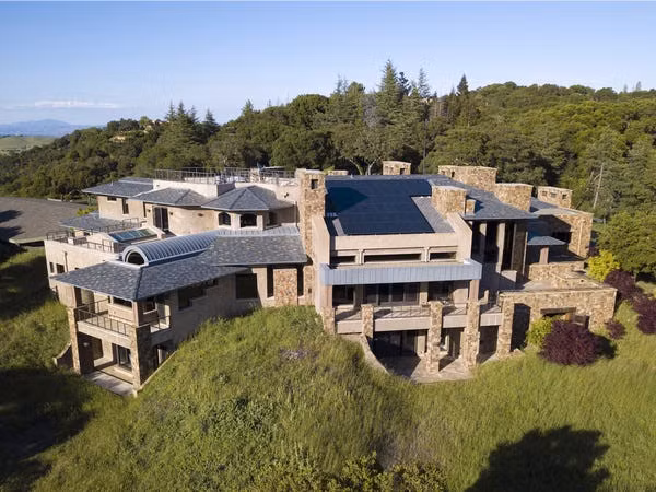 Ben trong can biet thu 100 trieu USD cua ty phu cong nghe My hinh anh 1 