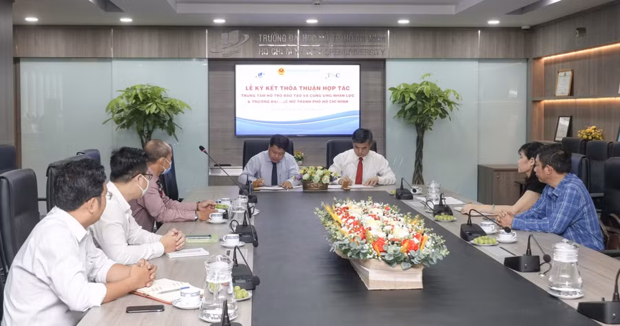 Lãnh đạo 2 đơn vị ký kết hợp tác