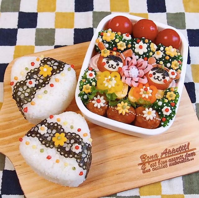 Những hộp cơm đẹp như tranh vẽ của bà nội trợ không hổ danh vợ Nhật - Ảnh 19.