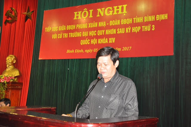 Thay mặt Đoàn đại biểu Quốc hội khóa XIV tỉnh Bình Định, ông Lê Công Nhường báo cáo kết quả kỳ họp thứ 3 - Quốc hội khóa XIV với cử tri. Thay mặt Đoàn đại biểu Quốc hội khóa XIV tỉnh Bình Định, ông Lê Công Nhường báo cáo kết quả kỳ họp thứ 3 - Quốc hội khóa XIV với cử tri.