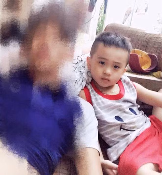 Vụ cháu bé mất tích tại Quảng Bình: Dân vây bắt hai người lạ mặt