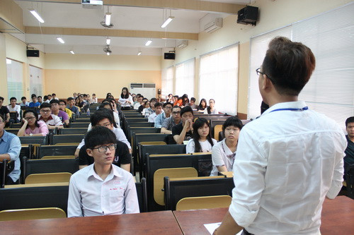Hàng ngàn thí sinh tham dự kỳ thi tuyển sinh của Đại học FPT Hàng ngàn thí sinh tham dự kỳ thi tuyển sinh của Đại học FPT