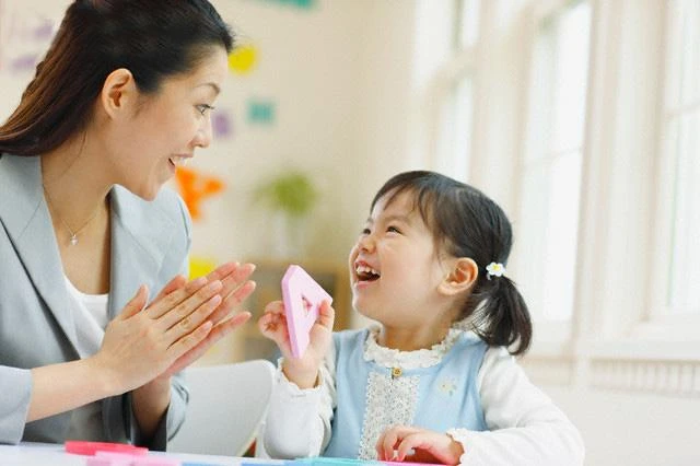 Cha mẹ hãy làm bạn cùng con