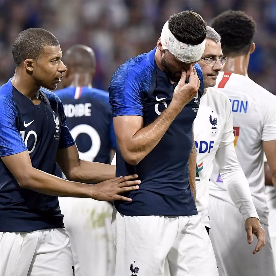 Tiền đạo Olivier Giroud của tuyển Pháp. Ảnh: Bleacher.