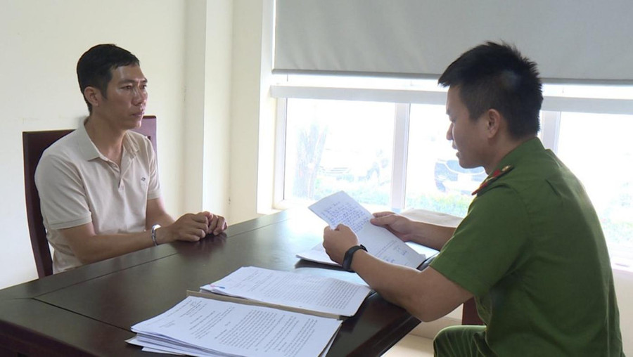 Nông Văn Hùng là 1 trong 2 đối tượng cầm đầu. Nông Văn Hùng là 1 trong 2 đối tượng cầm đầu.