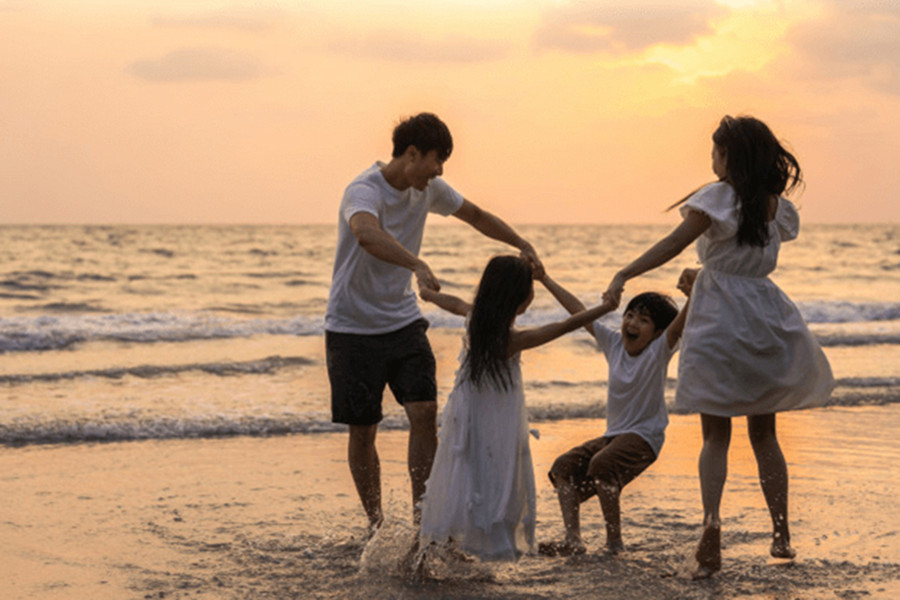 Hãy dạy con đối xử với động vật, con người và các sinh vật khác bằng lòng trắc ẩn và sự hiểu biết. (Ảnh: ITN). Hãy dạy con đối xử với động vật, con người và các sinh vật khác bằng lòng trắc ẩn và sự hiểu biết. (Ảnh: ITN).