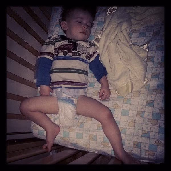 Lại thêm một kiểu đóng bỉm của các ông bố.