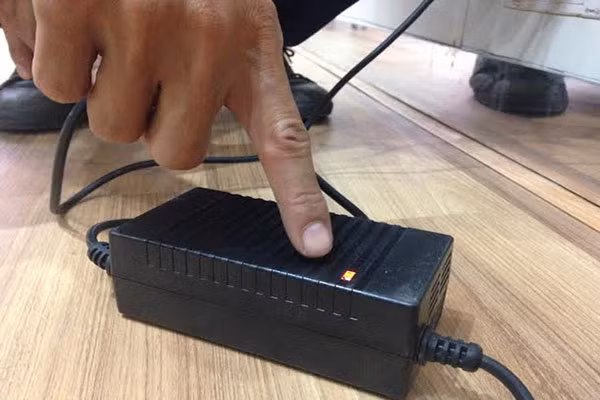 sac-xe-dap-dien-may-tieng