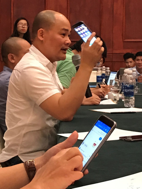 Nguyễn Tử Quảng: Tham vọng của tôi là sẽ tới một lúc mọi người Việt đều cầm trên tay chiếc điện thoại người Việt làm ra, chính vì thế với Bphone tôi chấp nhận hứng rất nhiều “gạch đá”. Ảnh: An Nhiên Nguyễn Tử Quảng: Tham vọng của tôi là sẽ tới một lúc mọi người Việt đều cầm trên tay chiếc điện thoại người Việt làm ra, chính vì thế với Bphone tôi chấp nhận hứng rất nhiều “gạch đá”. Ảnh: An Nhiên