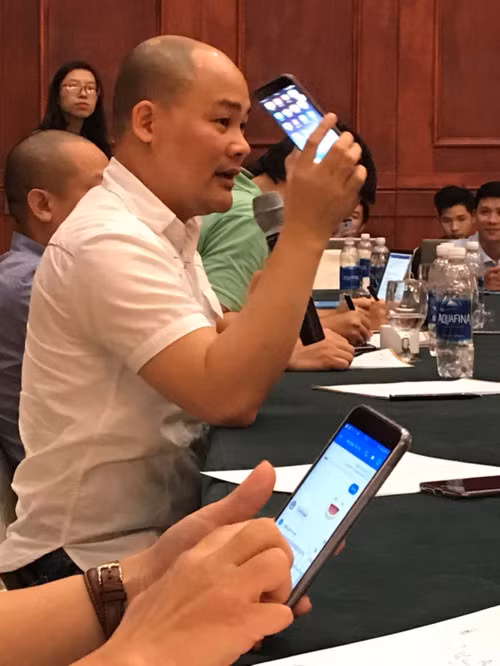 Nguyễn Tử Quảng: Tham vọng của tôi là sẽ tới một lúc mọi người Việt đều cầm trên tay chiếc điện thoại người Việt làm ra, chính vì thế với Bphone tôi chấp nhận hứng rất nhiều “gạch đá”. Ảnh: An Nhiên