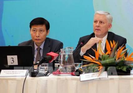 Ông Nguyễn Minh Cường (bên trái) cùng ông Eric Sidgwick trong lần trả lời báo chí tại Hà Nội tháng 9 vừa qua. Ảnh: Thanh Tuấn Ông Nguyễn Minh Cường (bên trái) cùng ông Eric Sidgwick trong lần trả lời báo chí tại Hà Nội tháng 9 vừa qua. Ảnh: Thanh Tuấn