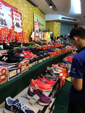 Doanh nghiệp tư nhân và hộ gia đình vẫn chiếm một tỷ trọng lớn trong nền kinh tế. Ảnh: Thanh Tuấn Doanh nghiệp tư nhân và hộ gia đình vẫn chiếm một tỷ trọng lớn trong nền kinh tế. Ảnh: Thanh Tuấn