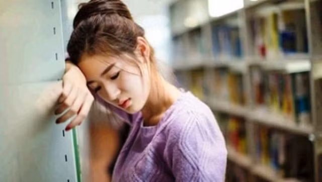  Không tự lập: Bạn muốn đi đâu, bạn định làm gì đều hỏi ý kiến chàng. Bạn nghĩ những điều đó khiến cho chàng hạnh phúc vì chàng đang là chỗ dựa cho bạn? Đừng tự biến mình thành cây tầm gửi trong khi bạn hoàn toàn có khả năng tự quyết định mọi thứ. Tham khảo ý kiến của chàng là rất tốt nhưng không phải việc gì cũng cần phải có chàng. 