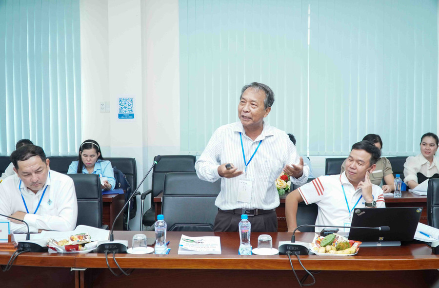 Các nhà khoa học, nhà quản lý giáo dục trao đổi sôi nổi tại Hội thảo. Các nhà khoa học, nhà quản lý giáo dục trao đổi sôi nổi tại Hội thảo.