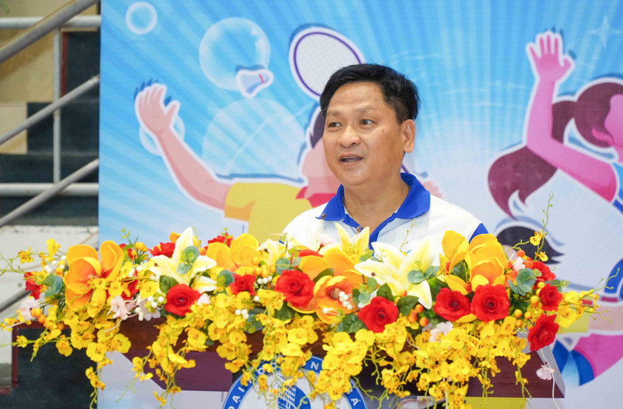 Ông Cao Dao Thép, Phó Hiệu trưởng Trường ĐH Đồng Tháp phát biểu tại buổi lễ.