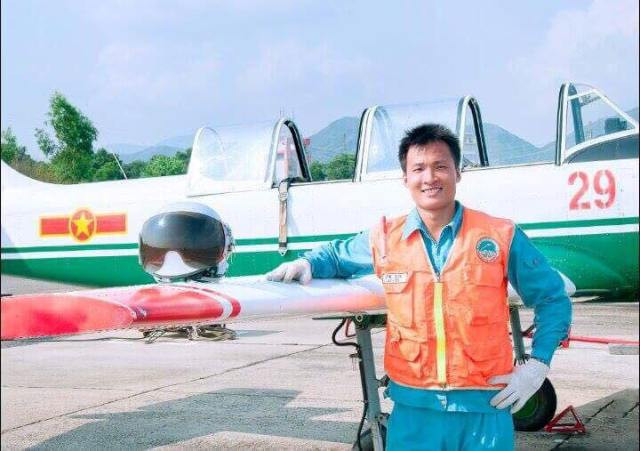 Chàng phi công quân sự trẻ nhất toàn quân và tình yêu với thơ ca