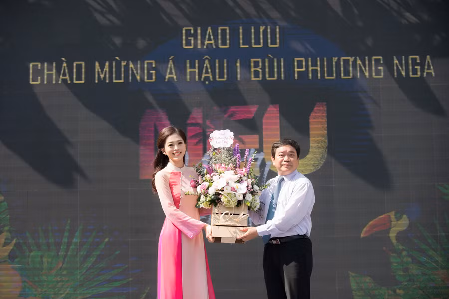 Photo: Như Hoàn và Thiên Hùng. Áo dài: NTK Thủy Nguyễn