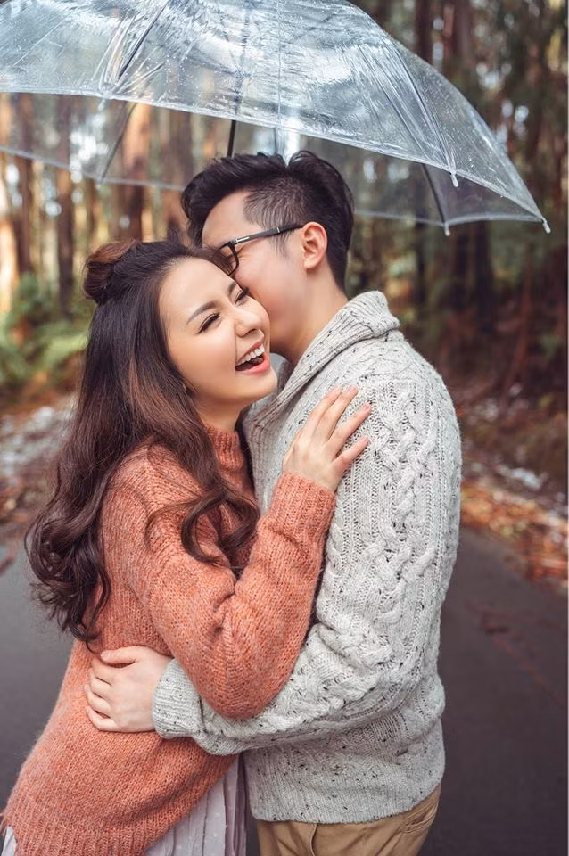 Chuyện tình đôi bạn hàng xóm đi nửa vòng trái đất mới gặp nhau ảnh 4