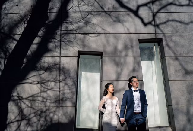 Chuyện tình đôi bạn hàng xóm đi nửa vòng trái đất mới gặp nhau ảnh 11