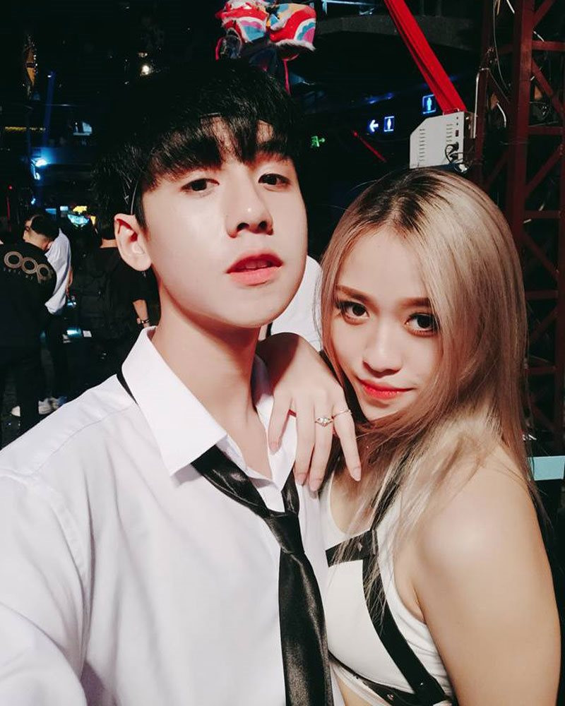 Hình ảnh đẹp cộng gu thời trang chất lừ giúp lượt theo dõi của Hồng Đức ngày càng tăng . Chẳng mấy lạ lẫm khi anh chàng có một lượng fan hùng hậu là hội chị em mê trai đẹp trên mạng xã hội. Hình ảnh đẹp cộng gu thời trang chất lừ giúp lượt theo dõi của Hồng Đức ngày càng tăng . Chẳng mấy lạ lẫm khi anh chàng có một lượng fan hùng hậu là hội chị em mê trai đẹp trên mạng xã hội.