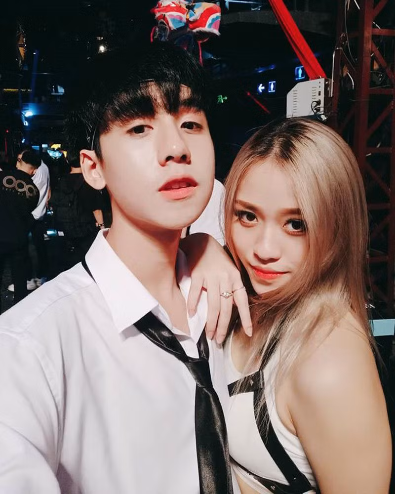 Hình ảnh đẹp cộng gu thời trang chất lừ giúp lượt theo dõi của Hồng Đức ngày càng tăng . Chẳng mấy lạ lẫm khi anh chàng có một lượng fan hùng hậu là hội chị em mê trai đẹp trên mạng xã hội.