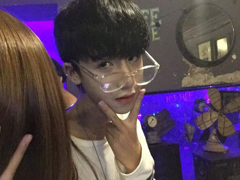 Được biết Lý Hồng Đức sinh năm 2003 tại Nha Trang. Hiện tại, Hồng Đức đang là học sinh trường THPT Ischool Nha Trang.Đức có khá nhiều tài lẻ về nghệ thuật như: ca hát, hội họa... Được biết Lý Hồng Đức sinh năm 2003 tại Nha Trang. Hiện tại, Hồng Đức đang là học sinh trường THPT Ischool Nha Trang.Đức có khá nhiều tài lẻ về nghệ thuật như: ca hát, hội họa...