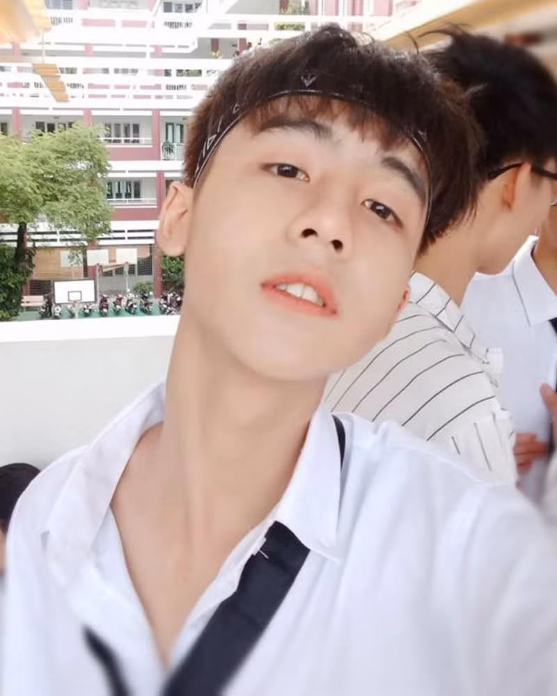 Tuy mới học lớp 10, nhưng cậu bạn cũng đã có một nguồn thu nhập từ việc làm quảng cáo trên chính trang facebook cá nhân của mình cho các nhãn hiệu.