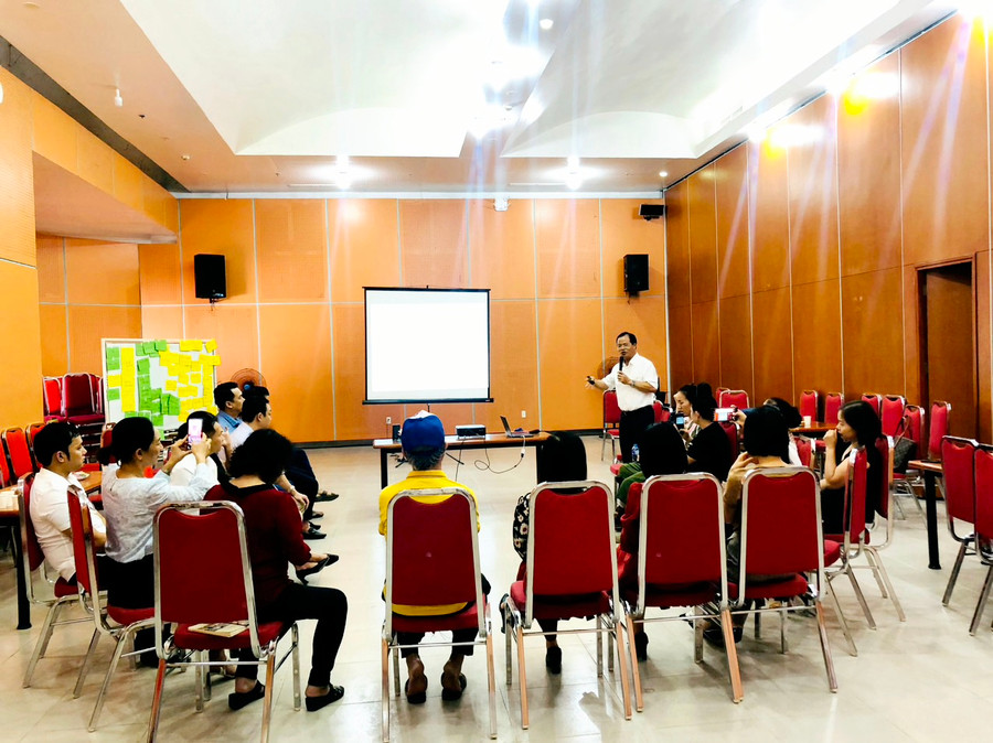 Các đại biểu tham gia khoá học được tập huấn. Các đại biểu tham gia khoá học được tập huấn.