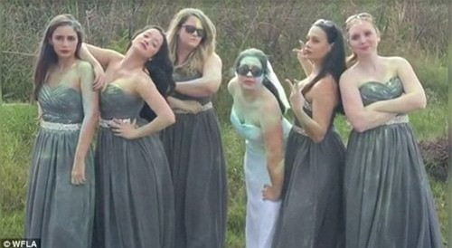 buc minh vi bi huy hon, co dau pha huy vay cuoi hinh anh 1